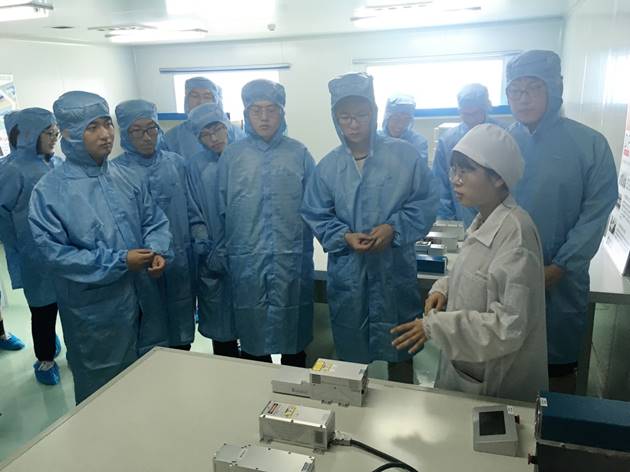 8、参观高能量激光器车间展厅.JPG
